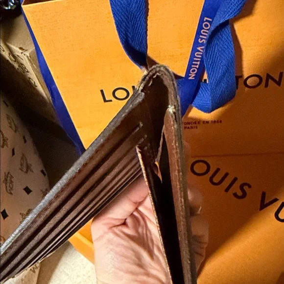 Louis Vuitton Monogram vertical bifold wallet - Picture 9 of 9